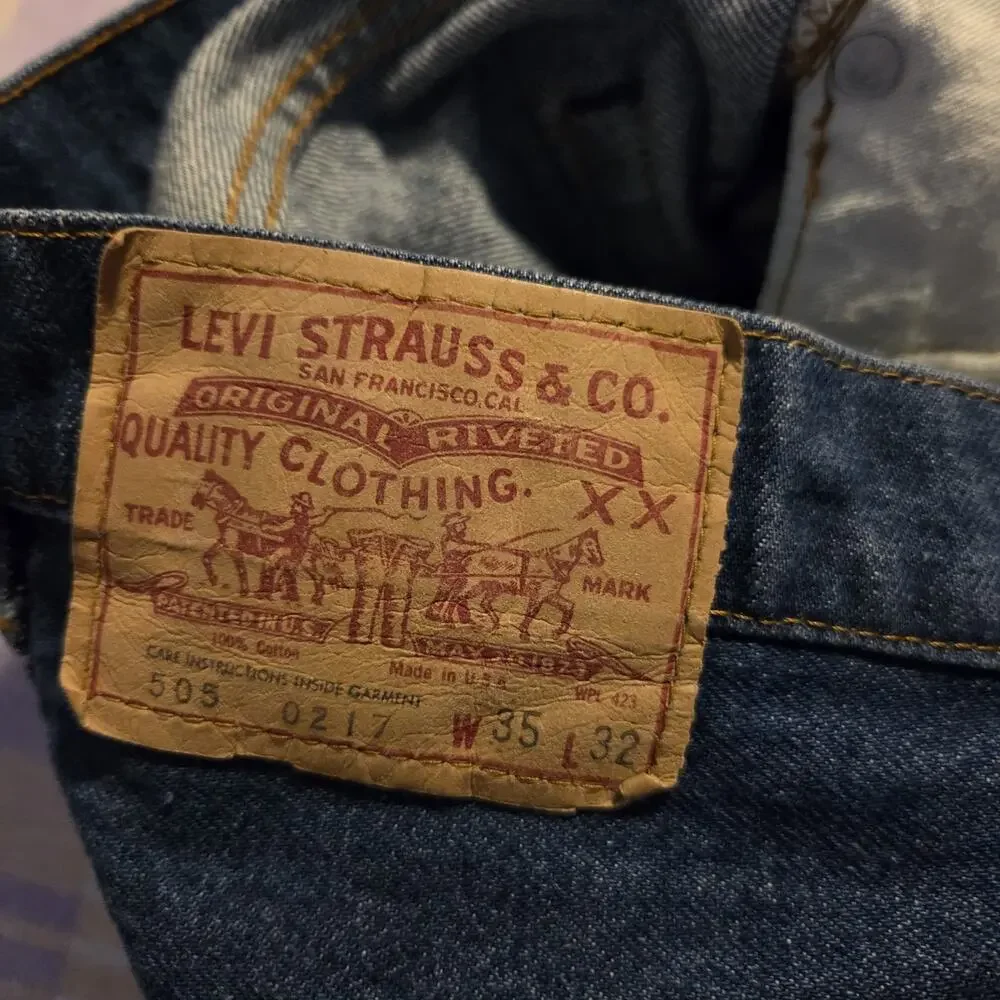 Levis refer measurements